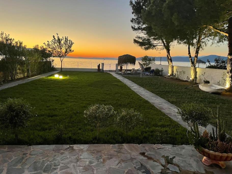 Pampas Seafront Villa, 6 Bedrooms, North Evvoia Kanatádhika Exterior photo